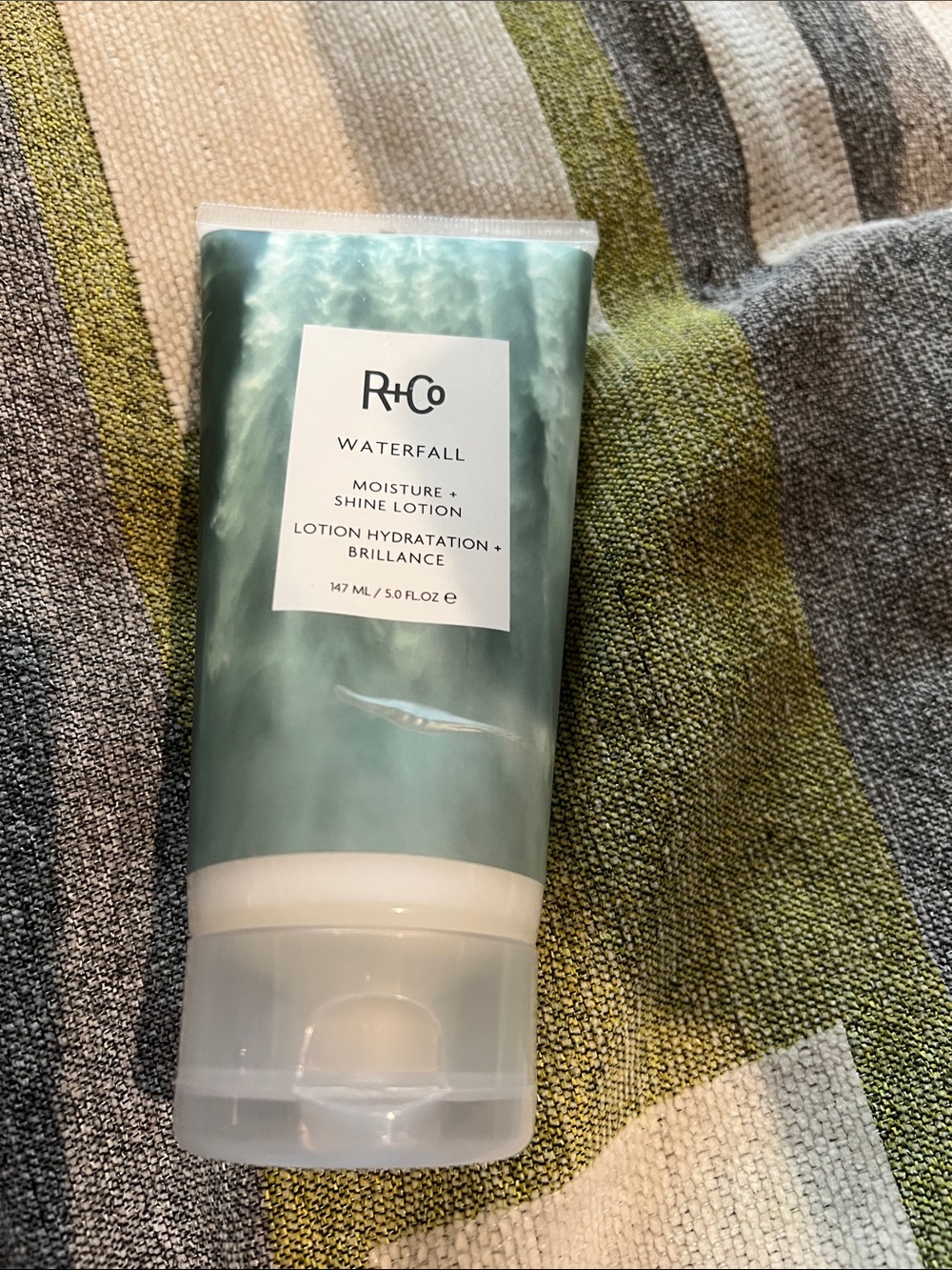 R+Co Waterfall Moisture + Shine Lotion - Seafoam